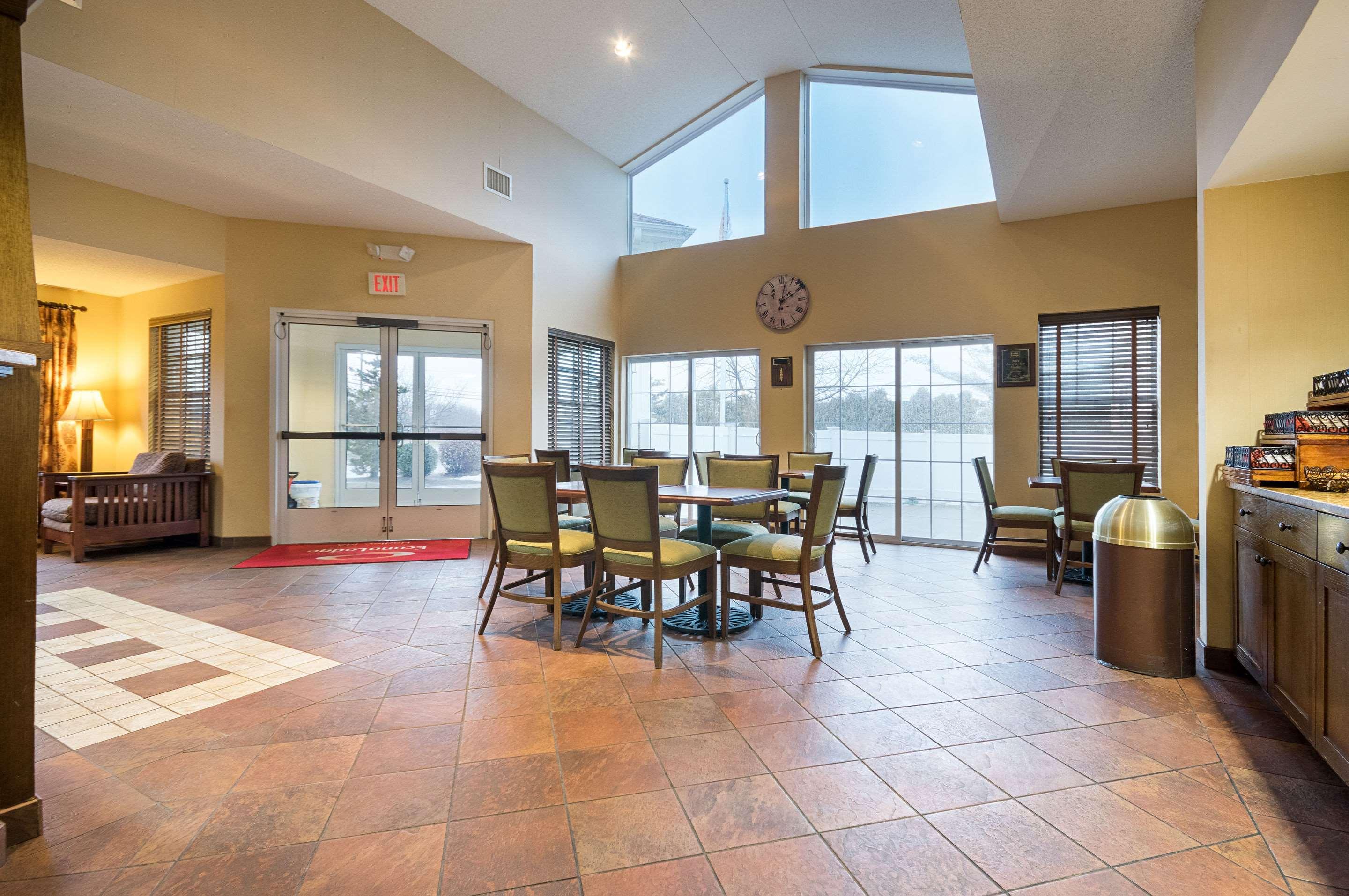 Econo Lodge Hadley Near University Exterior foto