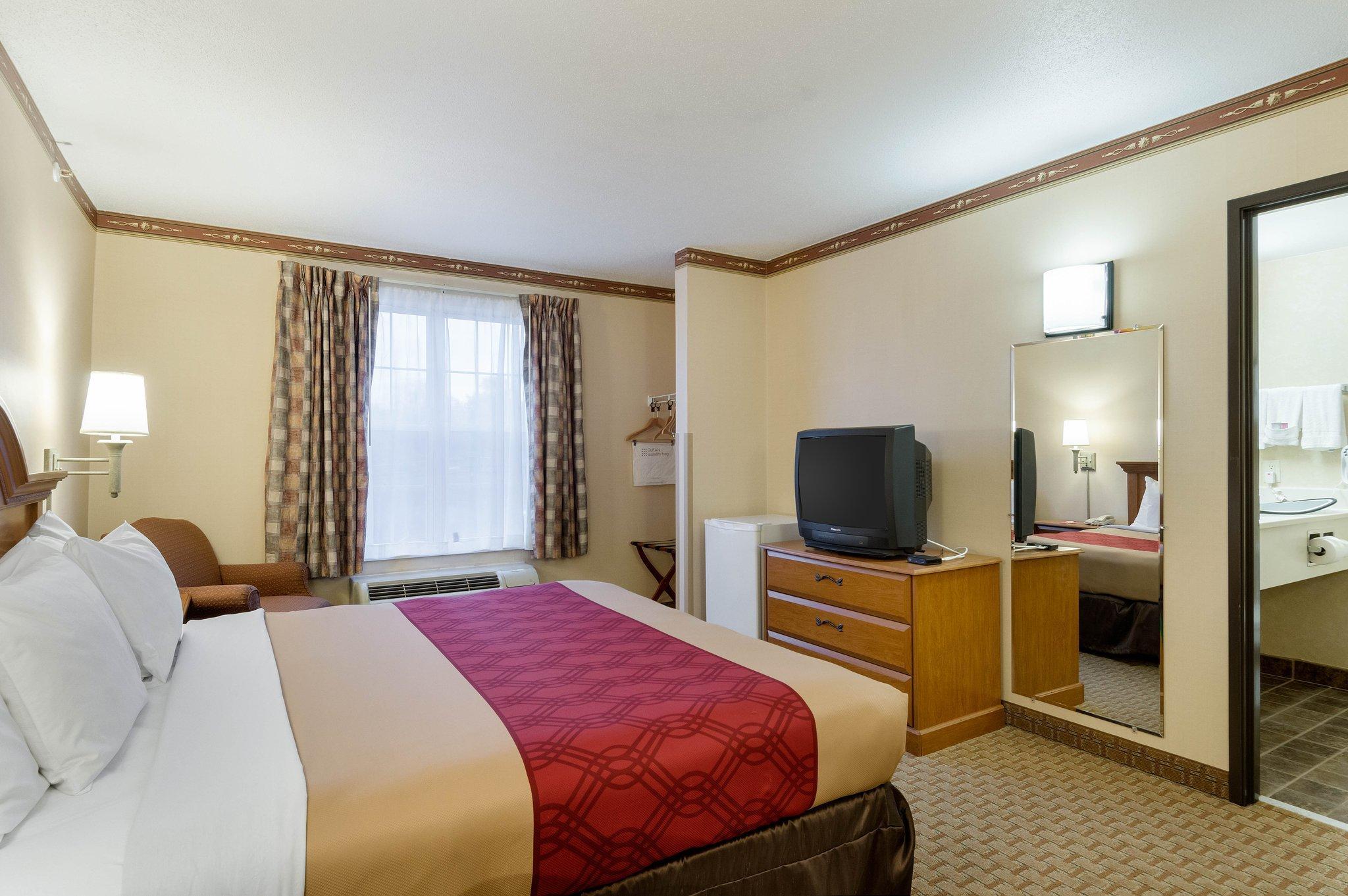 Econo Lodge Hadley Near University Exterior foto