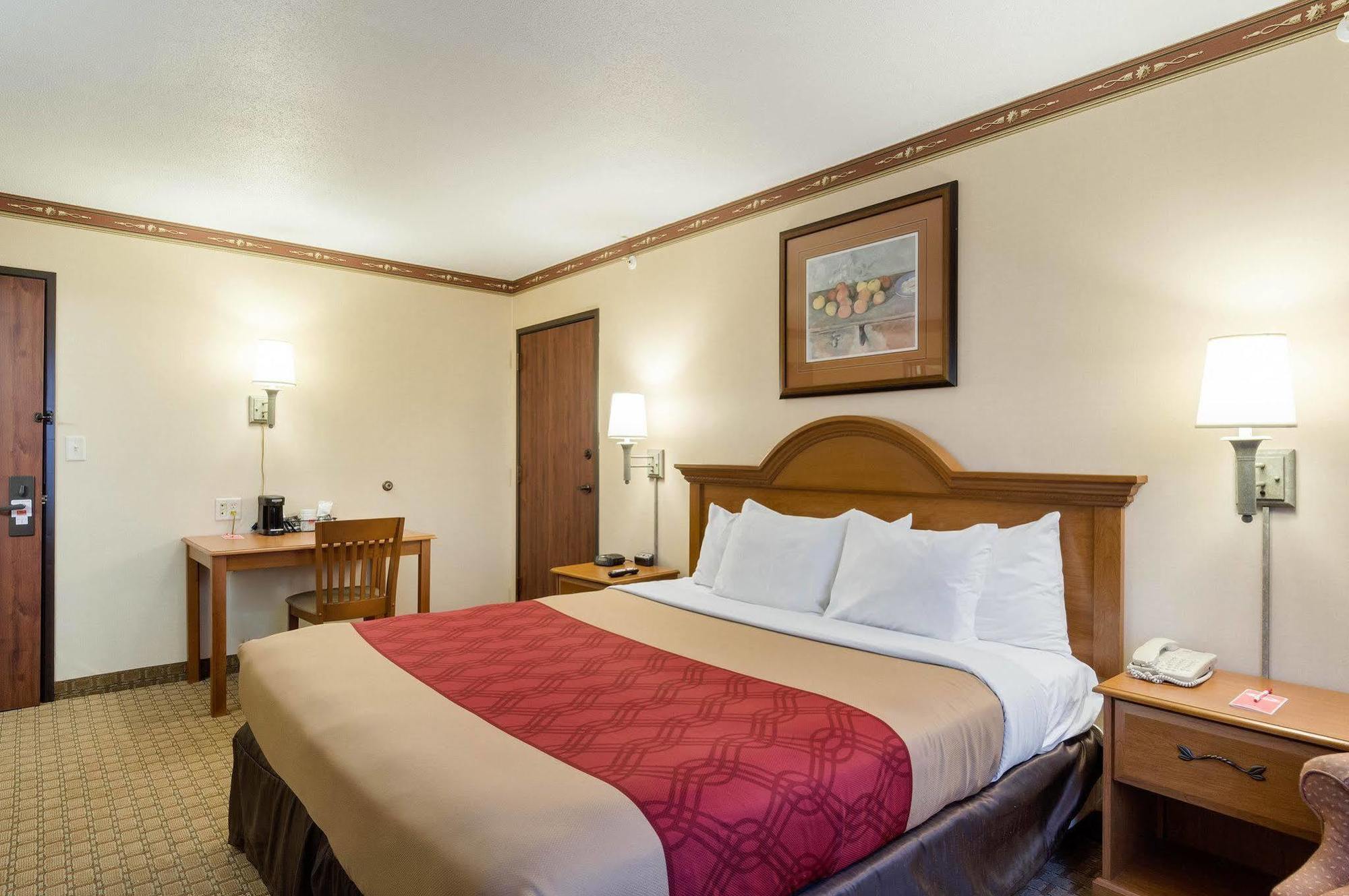 Econo Lodge Hadley Near University Exterior foto